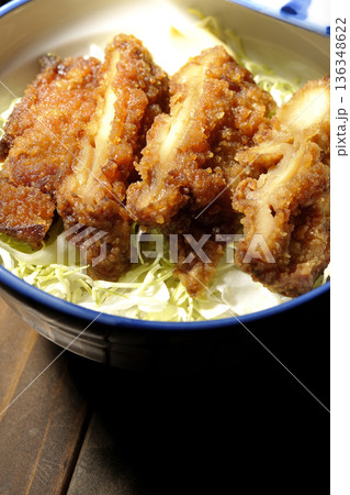 マヨネーズとからあげ丼 136348622