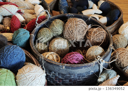 A group of yarns dyed with indigo and natural colors used in handicrafts and weaving. 136349052