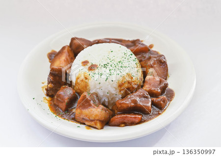 角切り肉でポークカレー 136350997
