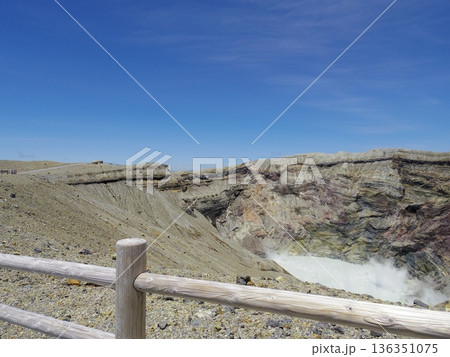 阿蘇山火口(熊本県阿蘇市) 阿蘇山火口(熊本県阿蘇市) 136351075