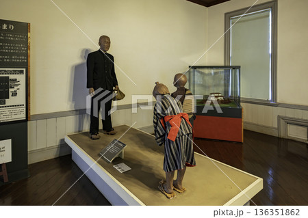 山形県立博物館　教育資料館　小学生の登校風景　山形県山形市 136351862