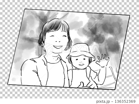 母親のような女性に抱っこされている子供の写真イラスト 母親のような女性に抱っこされている子供の写真イラスト 136352369