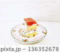 いちごの乗ったショートケーキ 136352678