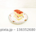 いちごの乗ったショートケーキ 136352680