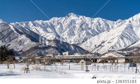 白馬駅と五竜岳の絶景 136355183