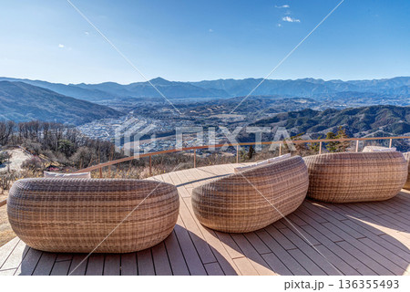 埼玉県 長瀞 宝登山「SUSABINOテラス」からみる武甲山 136355493