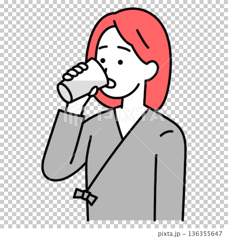 バリウムを飲む検査着の若い女性 136355647