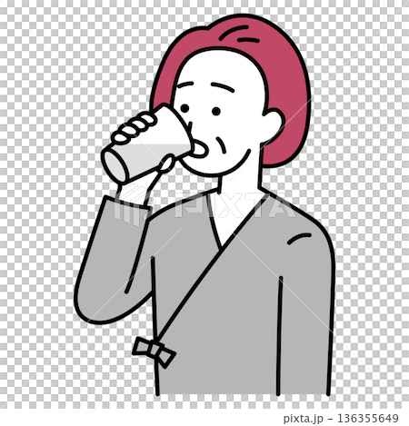 バリウムを飲む検査着の中年の女性 136355649