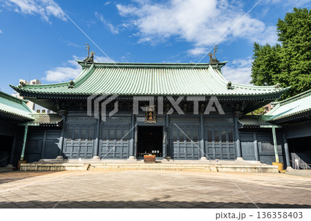 Building view of the Taiseiden (Main Hall) of the Yushima Seido, a Confucian temple in Yushima, Bunkyo, Tokyo, Japan. Building view of the Taiseiden (Main Hall) of the Yushima Seido, a Confucian temple in Yushima, Bunkyo, Tokyo, Japan. 136358403
