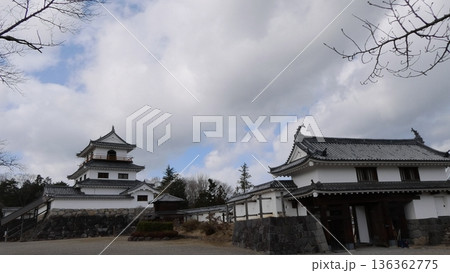 白い天守閣が綺麗な白石城 136362775