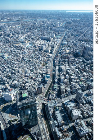 スカイツリーから撮影した東京の都市風景 136366039