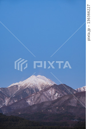 ブルーアワーの空と常念岳【安曇野市】 136366227