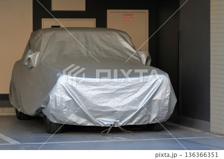 カバーをかけた車　イメージ 136366351