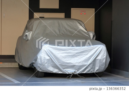 カバーをかけた車　イメージ 136366352