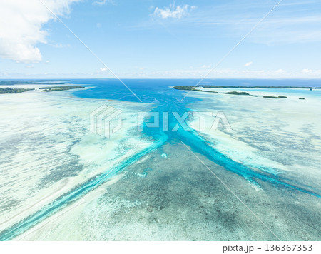 空から見る美しい海　パラオの風景　ジャーマンチャネル 136367353