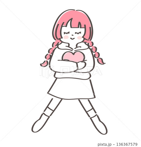 ハートを抱きしめる三つ編みの女の子 136367579