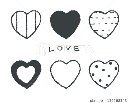 アイコンやシンボルマークとして、デザイン時に使いやすい手描きならではのイラスト・ハート 136368348