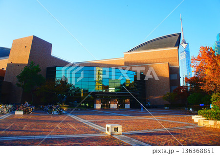 福岡県福岡市早良区「福岡市総合図書館」入り口_1 136368851