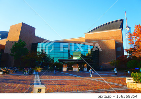 福岡県福岡市早良区「福岡市総合図書館」入り口_4 136368854