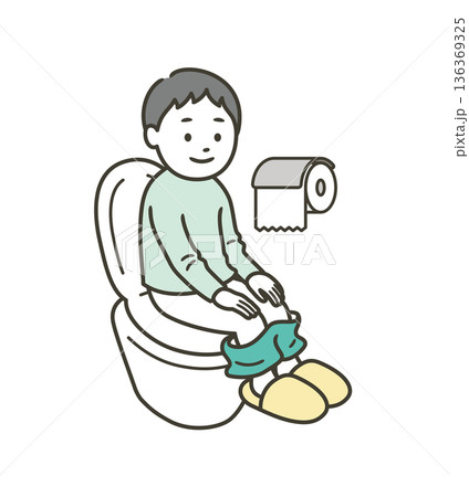 トイレにいる男の子 トイレにいる男の子 136369325