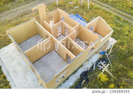 Construction of new and modern modular house. Walls made from composite wooden sip panels with styrofoam insulation inside. Building new frame of energy efficient home concept. 136369543