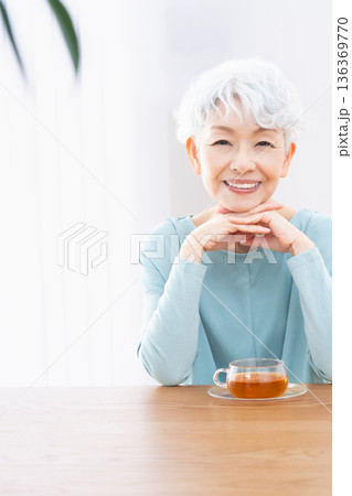 シニア女性のポートレート 136369770