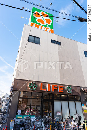 ライフ千歳烏山店でお買物 東京都世田谷区南烏山 ライフ千歳烏山店でお買物 東京都世田谷区南烏山 136369810
