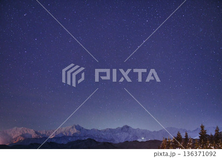 雪景色と星景 雪景色と星景 136371092