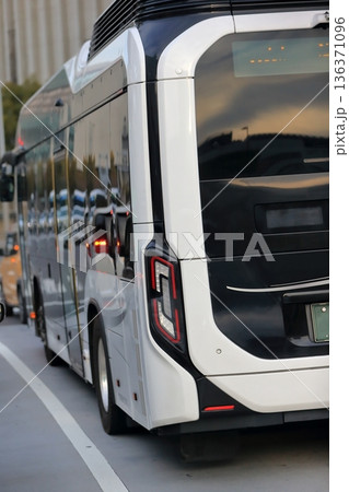 水素燃料電池バス　イメージ 136371096