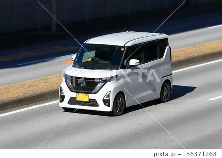 白い軽自動車　イメージ 136371268
