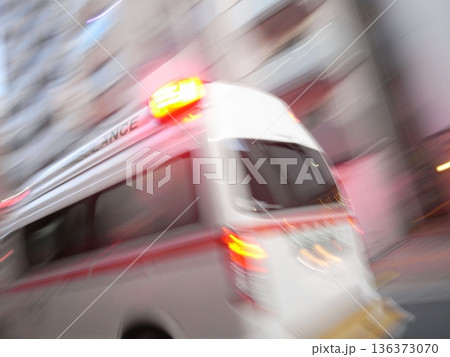 救急車 救急車 136373070