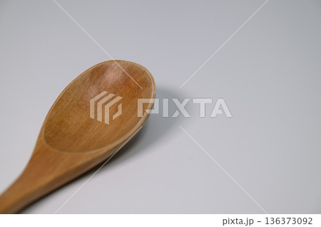 木製スプーンのクローズアップ 136373092