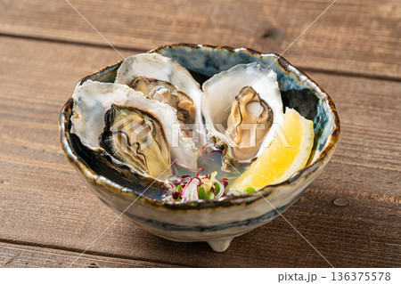 牡蠣の酒蒸し 旨味を引き出した和食の海鮮料理 136375578
