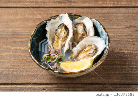 牡蠣の酒蒸し 旨味を引き出した和食の海鮮料理 136375585