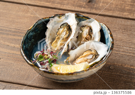 牡蠣の酒蒸し 旨味を引き出した和食の海鮮料理 136375586