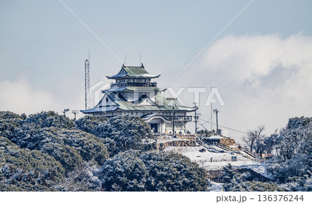 小牧山城の雪景色 136376244