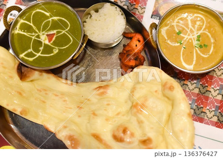 インドカレーとナン インドカレーとナン 136376427