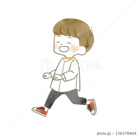 笑顔で走っている男の子-水彩 136376604