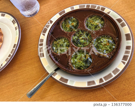 焼き立てのエスカルゴ 焼き立てのエスカルゴ 136377000
