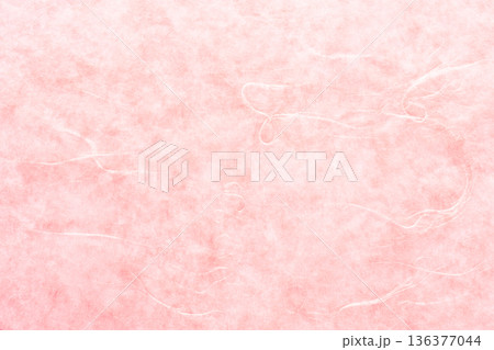 ピンクの和紙　雲龍模様 136377044