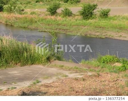 川のある風景 136377254