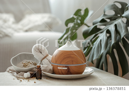 Spa composition with air humidifier and essential oils. Spa composition with air humidifier and essential oils. 136378851