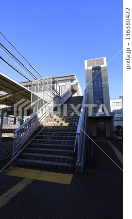 JR総武線の東千葉駅の南口、エレベーターが設置 JR総武線の東千葉駅の南口、エレベーターが設置 136380422