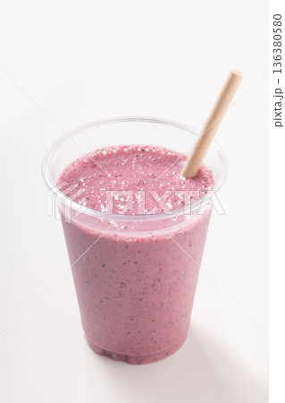 ベリー　ヨーグルト　スムージー 136380580