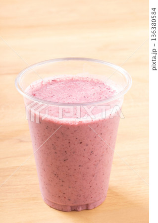 ベリー　ヨーグルト　スムージー 136380584