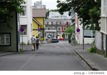 世界最北の首都レイキャビクの北欧情緒豊かな家並み 世界最北の首都レイキャビクの北欧情緒豊かな家並み 136380869