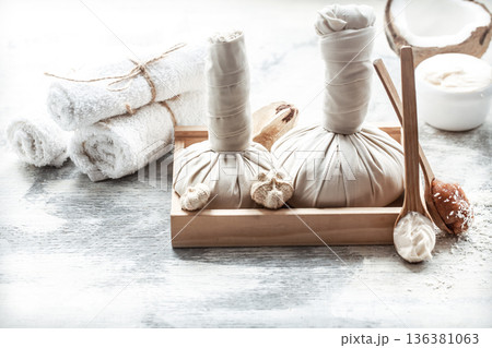 Spa still life with fresh coconut and body care products 136381063