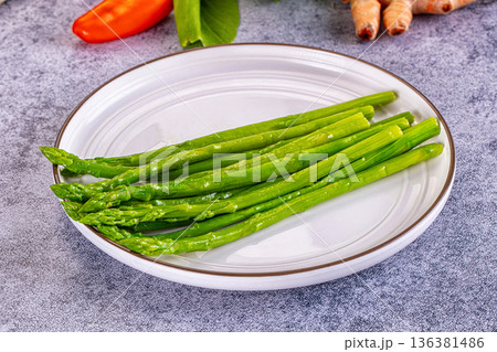Gourmet steamed green asparagus stems 136381486