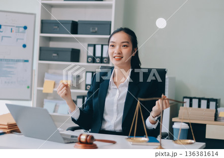 Lawyer explained to the client about the law that must be brought against the court case. Lawyer explained to the client about the law that must be brought against the court case. 136381614