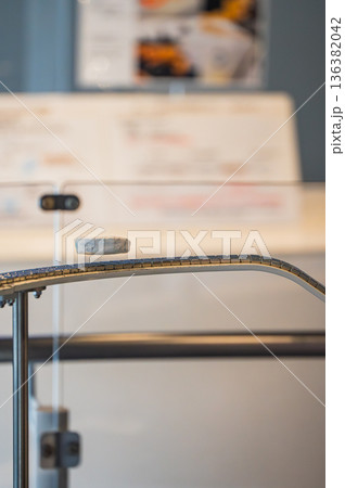 【どきどきリニア館】磁力で浮遊する超電導磁石【山梨県立リニア見学センター】 136382042